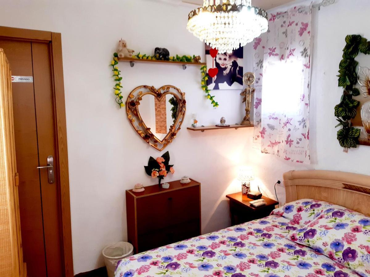 Villa Charming House In Illar With Mountain View And Balcony Esterno foto